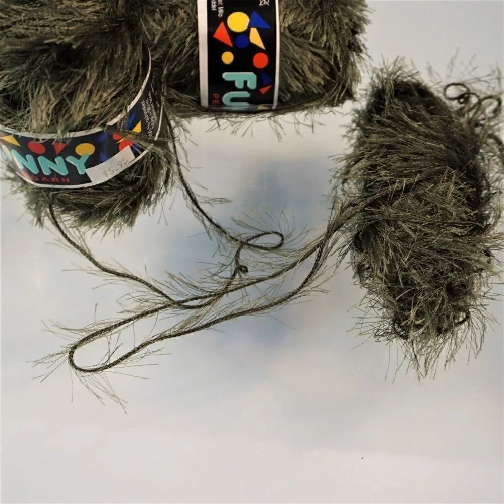 Funny Lux Pelsgarn 2063 / 1132 Fur Yarn Sandnes Garn Green 2 Skeins
